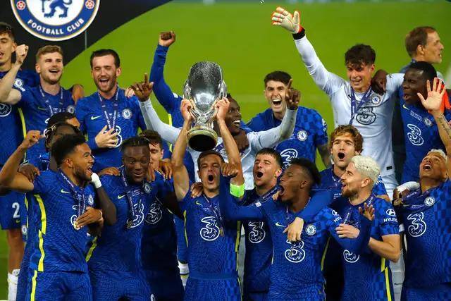 拉塞尔44分字母哥三双 湖人险胜雄鹿重回第九