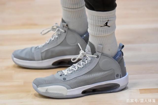 沃特斯35+7胡明轩27分广东胜上海 王哲林30+13