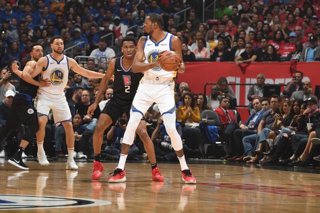 琼斯33+19+9新疆胜北控 王岚嵚28分同曦胜深圳