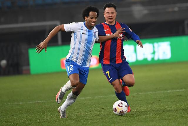 钟鼓和鸣逐绿茵 百面崇阳铜鼓奏响“楚超”咸宁主场